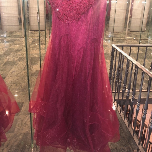 Two piece formal gown - Picture 2 of 8